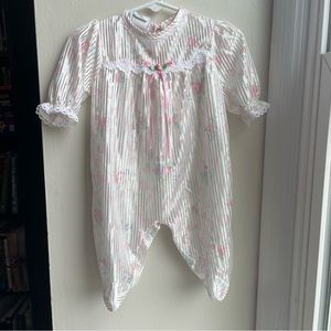 VTG HONORS BABY WHITE LACE TRIM FLORAL PRINT PAJAMAS SIZE 0/3 MONTHS